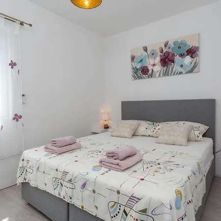 Gasthuis Edi - Zf Hvar 4*