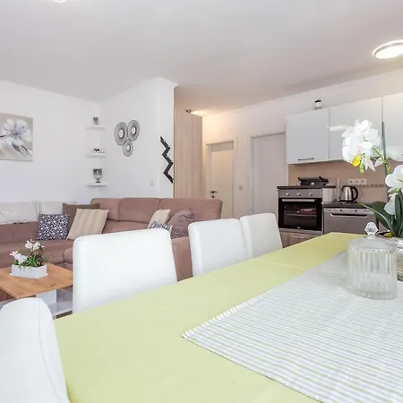 Gasthuis Edi - Zf Hvar