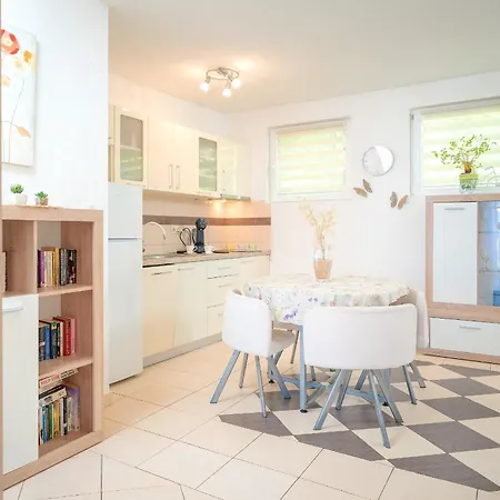 Edi - Zf Hvar Gasthuis 4*