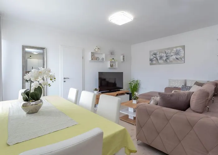 Edi - Zf Hvar Affittacamere 4*