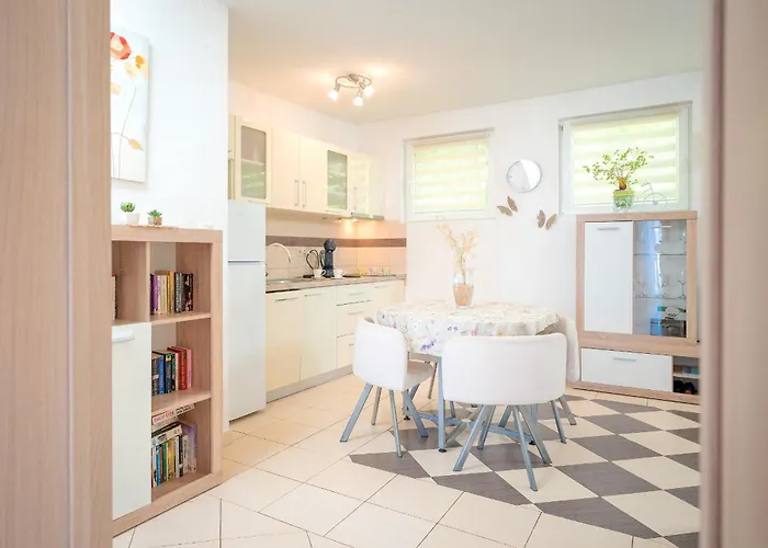 Edi - Zf Hvar Pensionat 4*