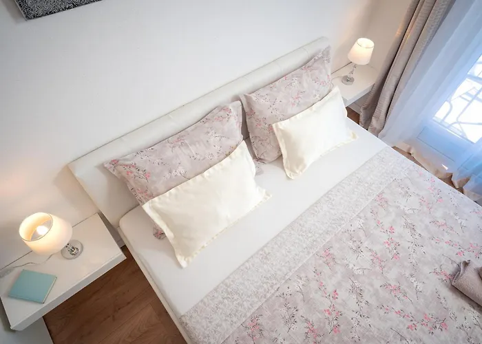 Edi - Zf Hvar Pensionat