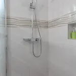 Edi 4* חוואר