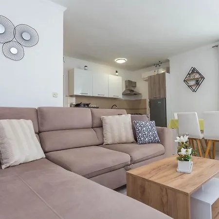 Konukevi Edi - Zf Hvar 4*