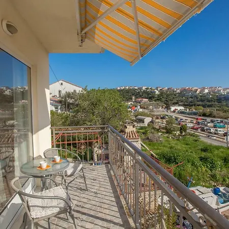 Edi - Zf Hvar بيت ضيافة 3*